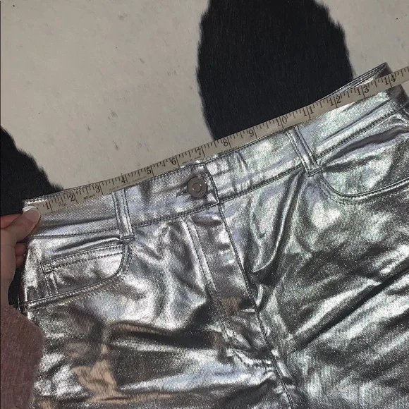 Fendi x Nicki Minaj Prints On collection shorts - Picture 10 of 16